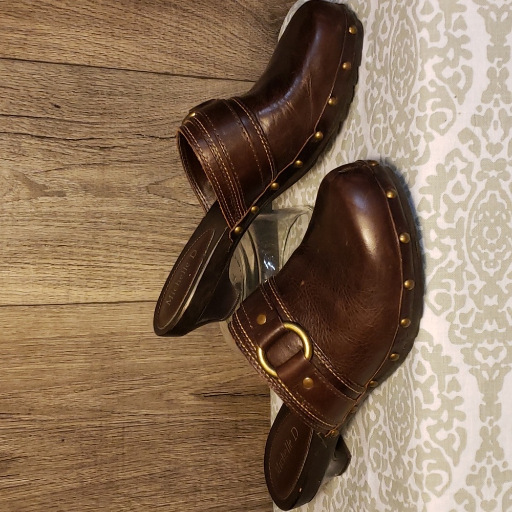 Vintage Style womens brown leather Clogs.